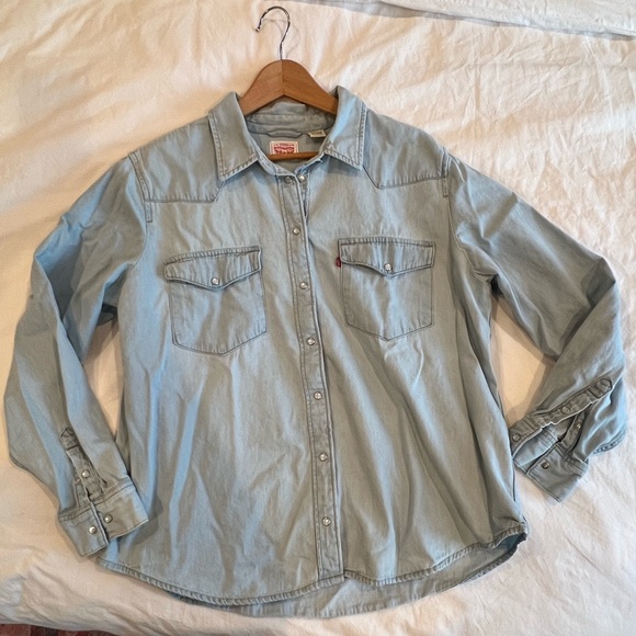 Levi's Light Blue Denim Shirt, Size Women’s XXL - Picture 2 of 15